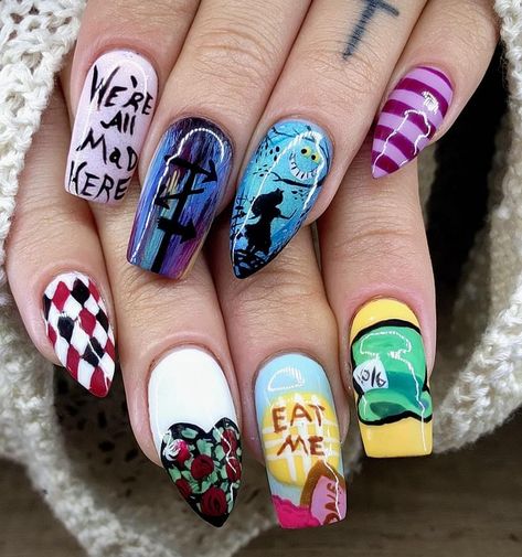 Mad Hatter Nail Designs, Mad Hatter Nail Art, Mad Hatter Nails Acrylic, Mad Hatter Nails, Cheshire Cat Nails, Alice In Wonderland Nail Art, Alice Nails, Clawed Beauty, Nagel Inspiration