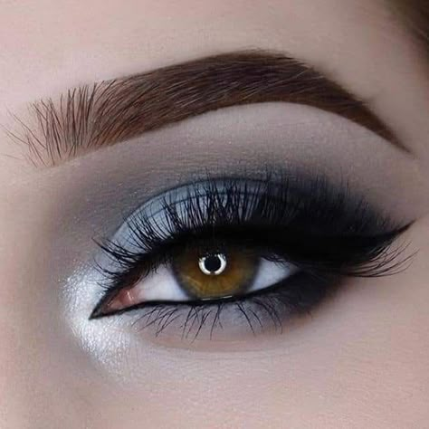 Black And Silver Eye Makeup, Matte Eye Makeup, Grey Eye Makeup, Black And White Makeup, Silver Eye Makeup, Black Eye Makeup, Dark Eye Makeup, Silver Makeup, Pink Eye Makeup