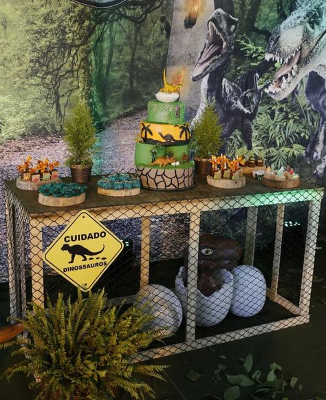 Diy Jurassic Park Birthday Party Decorations, Jurassic Park Archway Diy, Indominus Rex Birthday Party, Jurrasic Park 2nd Birthday Party, Dinosaur Park Party, Jurassic Birthday Party Ideas, Dinosaur Birthday Party Food Table, Jurassic Park Theme Birthday Party, Jurassic Park Party Food Ideas