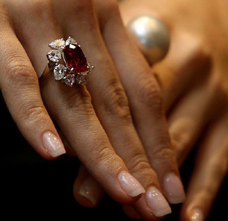 Gorgeous Oval Ruby center, surrounded by a halo of pear shape white diamonds. Amazing! Red Diamond Ring, Ruby Wedding Rings, Rings Etsy, Sapphire Rings, Ruby Engagement Ring, Montana Sapphire, Red Diamond, Ruby Jewelry, Engagement Ring Cuts