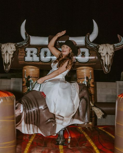 Some moments from the most fun wedding reception EVER 🤠🤩🥂 The second I heard that Morgan and Ryan would be having a mechanical bull at their wedding, I knew these would be some of my favorite shots of the night 📸 #utahweddingphotographer #nevadaweddingphotographer #arizonaweddingphotographer #sedonaweddingphotographer #zionweddingphotographer #southernutahweddingphotographer #stgeorgeweddingphotographer #arizonawedding #mechanicalbull #weddingreception #weddingphotos