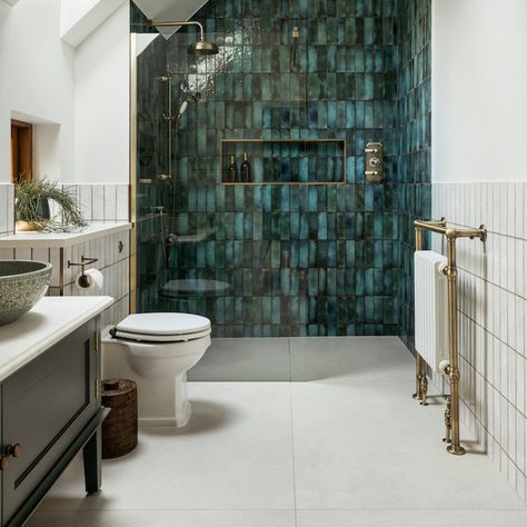 En-suite, wet room or small bathroom, lack of space isn’t an issue with these neat space-saving shower ideas En Suite Shower Ideas, Green En Suite Bathroom, Toilet In Shower Wet Rooms, Small En Suite Shower Room, Wet Wall Bathroom Ideas, Wetroom Ensuite, Blue Shower Room, Shower Cubicle Ideas, En Suite Bathroom Ideas