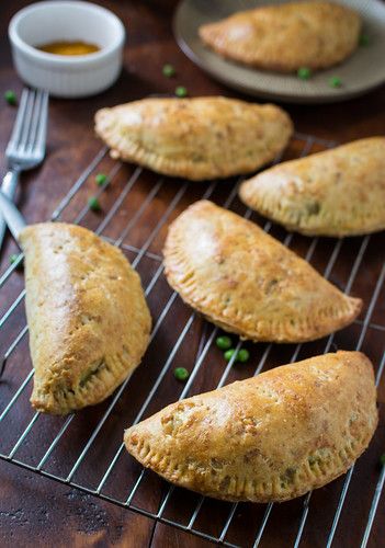 Beef Hand Pies, Savory Hand Pies Recipes, Curried Beef, Hamburger Pie, Pie Game, Curry Puffs, Dogs Eyes, Potatoes And Peas, Savoury Tarts