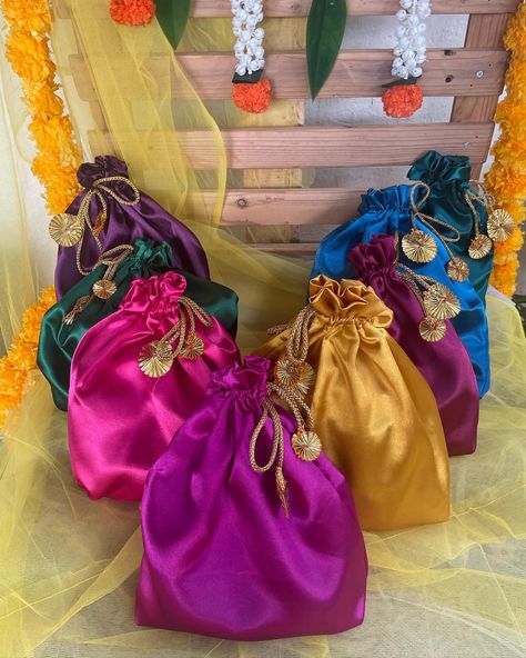 Diwali Gifts are always a show of our love and appreciation of one another. Worked on these festive drawstring bags as part of the Diwali giveaway for @hogarthworldwide Reels coming soon!! #corporateorder #diwaligifting #diwalisweetsandgifts #diwaligifts #happydiwali2023 #gardenconcoctions Diwali Gif, Sand Gifts, Return Gifts, Return Gift, Diwali Gifts, Drawstring Bags, Diwali, Our Love, Drawstring Bag