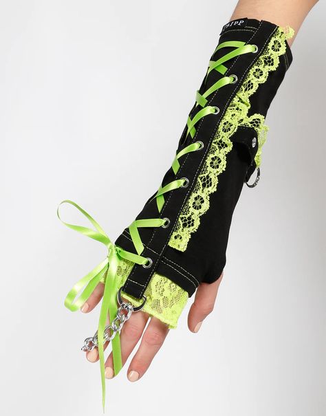 Scene Arm Warmers, Colorful Goth Outfits, Green Punk Aesthetic, Arm Warmers Aesthetic, Neon Punk Fashion, Green And Black Outfits, Green Arm Warmers, Lime Green Outfits, Goth Gloves