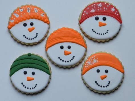 Xmas Biscuits, Christmas Decorations Snowman, Creative Christmas Cookies, Face Cookies, Cupcakes Christmas, Christmas Cupcakes Decoration, Winter Cookies, Lasagna Recipes, Cute Christmas Cookies