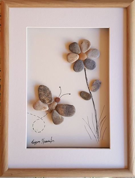 Butterfly Stone Art, Pebble Rock Art Ideas, Rock Frame Art, Butterfly Pebble Art, Pebble Art Butterfly, Pebble Art Flowers, Butterfly Rock Art, Animal Pebble Art, Rock Pictures Diy Pebble Art Family