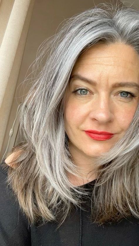 Gorgeous Gray Hair, Grey Hair Inspiration, Beautiful Gray Hair, Gray Hair Growing Out, Silver Grey Hair, Natural Gray Hair, Long Gray Hair, Grey Hair Color, Haircuts For Long Hair