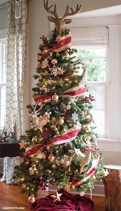 Lia Griffith, Gold and Silver Christmas Tree Ideas via Refresh Restyle Natal Country, Best Christmas Tree Decorations, Christmas Tree Decorating Tips, Amazing Christmas Trees, Christmas Tree Branches, Creative Christmas Trees, Silver Christmas Tree, Unique Christmas Trees, Cool Christmas Trees