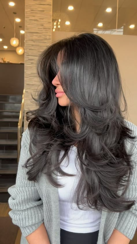 Long Layer Volume Haircut, Hair Inspo For Black Hair, Long Layered Haircuts Black Hair, Medium Length Butterfly Cut, Long Layers Black Hair, Butterfly Haircut Unstyled, Long Haircut Women, Rounded Long Layers, Medium Length Hair With Long Layers