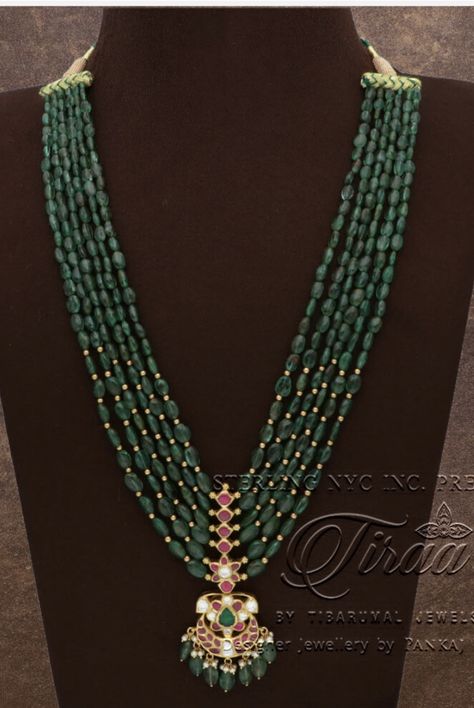 Black Bead Gold Earrings, Multi Color Beads Necklace Indian, Green Beeds Chain, Beads Necklace Ideas Indian, Beads Necklace Indian Gold, Indian Beads Jewellery Design, Emerald Beads Jewelry Indian, Indian Beads Jewellery, Emerald Beads Jewellery