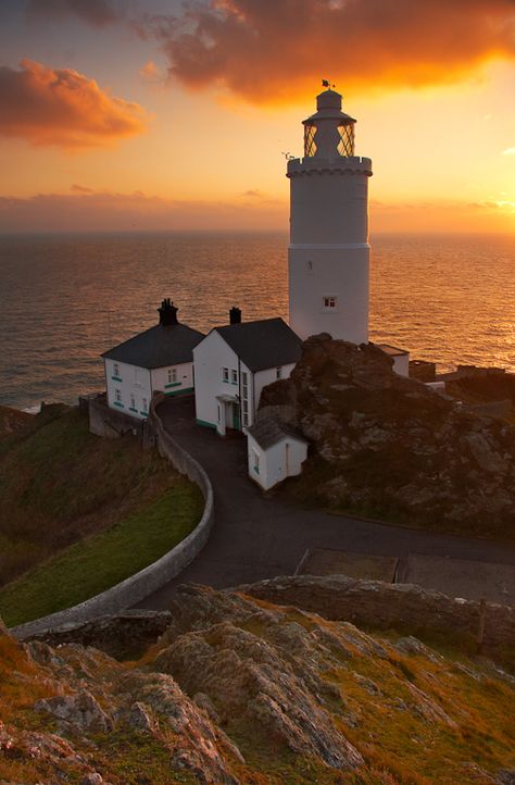 Start Point Light Daman And Diu, Lighthouse Pictures, Point Light, Outdoor Photographer, Beautiful Lighthouse, Devon England, Light House, Oh The Places Youll Go, Beautiful World