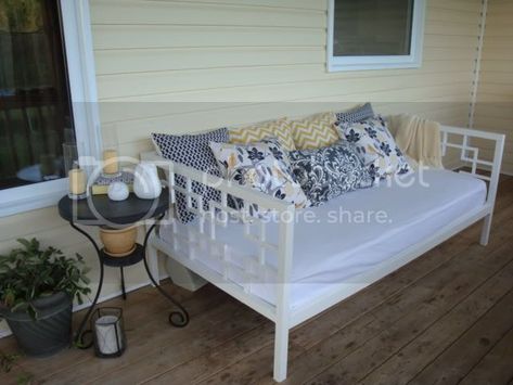 Day Bed Ideas, White Daybed, West Elm Inspired, Cama Ikea, Diy Daybed, Modern Daybed, Murphy Bed Plans, Patio Pool, Ikea Bed