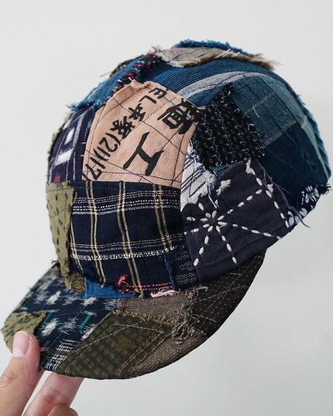 Hat Upcycle Ideas, Old Baseball Hats Repurpose, Handmade Baseball Cap, Denim Cap For Streetwear, Upcycled Hats, Vintage Denim Hat For Streetwear, Vintage Denim Baseball Cap, Patchwork Hat, Pola Topi