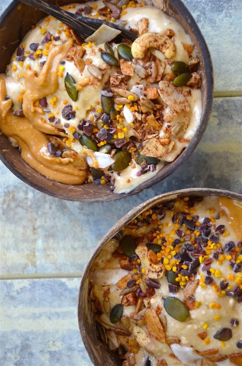 Banofee Pie Smoothie Bowl Recipe Nana Bowls - Nice Cream | breakfastcriminals.com | @breakfastcriminals x @nanabowls Autumn Smoothie, Breakfast Bowl Vegan, Banana Toffee, Smoothie Bowl Ingredients, Fall Smoothies, White Bean Soup Recipes, Healthy Bowls Recipes, Oat Smoothie, Banoffee Pie