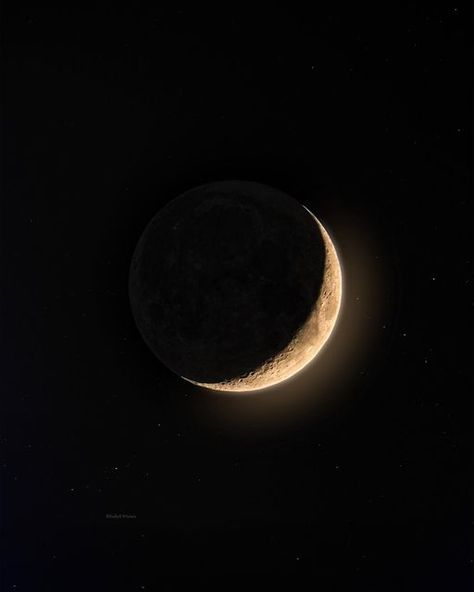 Creative Moon Photography, Waxing Moon Aesthetic, Moon Shots Photography, Moon Aesthetic Crescent, Waxing Crescent Moon Aesthetic, Waning Crescent Moon Aesthetic, Waxing Crescent Moon Wallpaper, Moon Asthetics Photos, Moon Aethstetic