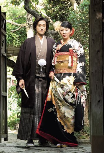 Japanese Wedding Kimono, Traditional Japanese Clothing, Turning Japanese, Japanese Wedding, Japanese Clothing, Mode Kimono, Wedding Kimono, Traditional Kimono, Japan Culture