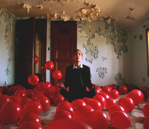 Kyle Thompson, Status Ideas, Surreal Photography, Balloons Photography, Photography Concept, Creative Portrait Photography, Inspiration Photography, Surrealism Photography, Conceptual Photography