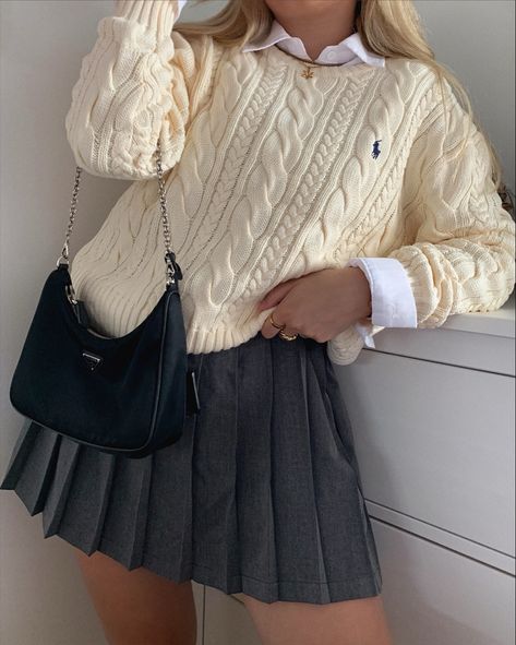 Jumper And Skirt Outfit, Modern Academia, Jumper And Skirt, Sweater Skirt Outfit, Denim Pleated Skirt, Skirt Tennis, Ralph Lauren Jumper, Aesthetic Sweaters, Pleated Skirt Outfit