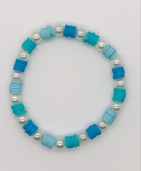 Blue Preppy Bracelet Ideas, Beachy Clay Bracelets, Light Blue Clay Bead Bracelet, Blue And White Clay Bead Bracelets, Clay Bead Bracelet Ideas Ocean, Clay Bead Design Ideas, Heshi Bead Ideas, Clay Bead Ideas Bracelet, Blue Bracelet Ideas