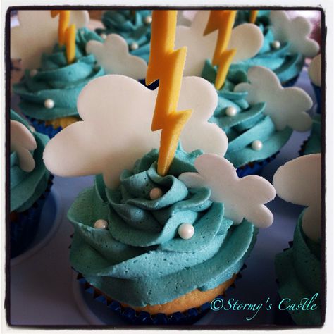 Stormy's Castle: Weather inspired cupcakes I made for a good friend's birthday, complete with clouds, lightning and hail. Storm Themed Birthday Party, Weather Birthday Cake, Weather Cakes Ideas, Fournado Birthday Cake, Weather Themed Party, Two Nado Birthday Cake, Storm Party Theme, Lightning Birthday Party, Twonado Birthday Cake