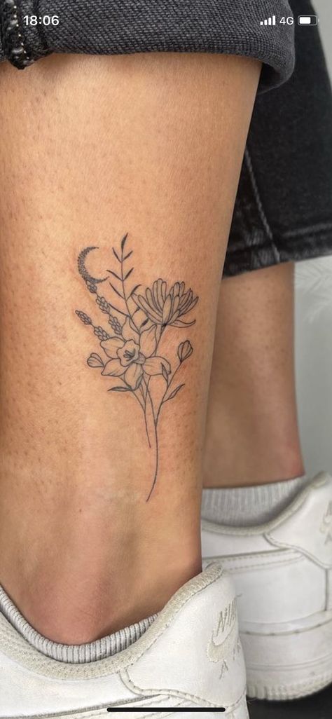 Daffodil Chrysanthemum Tattoo, Chrysanthemum Tattoo Ankle, Daisy And Daffodil Flower Tattoos, Daffodil And Chrysanthemum Tattoo, Crysanthemum Tattoo Simple, Mums Tattoo, Cute Meaningful Tattoos, Daffodil Flower Tattoos, Feeling Feminine