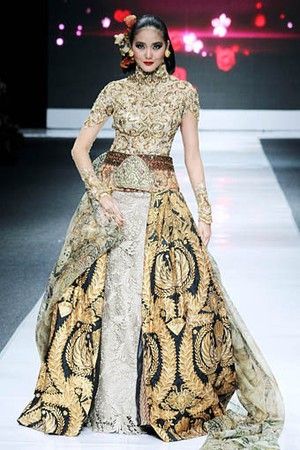 Kebaya Kimono, Anne Avantie, Renda Kebaya, Kebaya Lace, Fashion Show Party, Kebaya Wedding, Jakarta Fashion Week, Party Outfit Ideas, Batik Kebaya