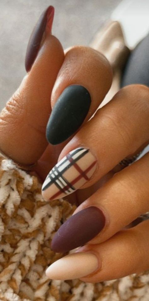 Burgundy Nail Ideas Acrylic Short, Plaid Dip Nails, Almond Nails Fall Colors Matte, November Nails Designs Fall Matte, Thanksgiving Matte Nails, Mat Fall Nails, Thanksgiving Plaid Nails, Plaid Thanksgiving Nails, Thanksgiving Nails Matte