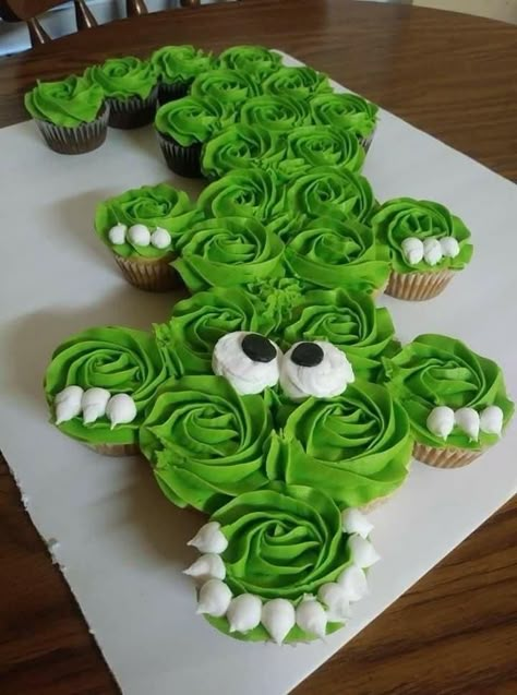 Pull Apart Cupcake Cake, Pull Apart Cake, Pull Apart Cupcakes, Cupcake Cake Designs, Alligator Crocodile, Cupcake Display, Cupcake Designs, Cake Decorating Designs, Cupcake Cake