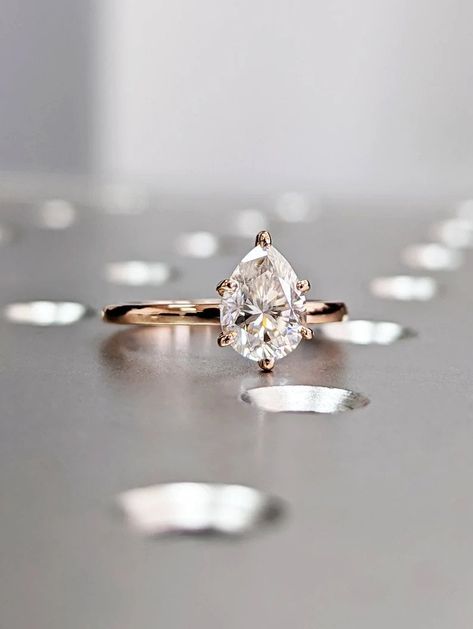 Center BRAVERMAN Moissanite
Cut : Pear Shape Cut
Color : D
Clarity : VVS

#Pear #Shaped #Moissanite #Engagement #Ring #Teardrop #Moissanite #Ring #Yellow #Gold #Ring #Rose #Gold #Simple #Solitaire #Tear #Drop #Cut #Pear #Shape #anniversary #ring #engagement #ring #moissanite #diamond #moissanite #ring #pear #cut #vintage #ring #water #drop #shape #pear #engagement #ring #teardrop #ring #pear #moissanite #solitaire #pear #ring #pear #shaped #solitaire #ring Engagement Ring Teardrop, Ring Teardrop, Pear Cut Engagement Rings, Ring Rosegold, Pear Ring, Teardrop Ring, Pear Engagement Ring, Ring Moissanite, Gift Ring