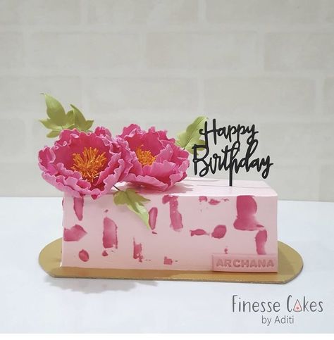 Pretty Birthday Cakes Rectangular, Birthday Cake For Women Square, Square Birthday Cakes For Women, Rectangular Cake Designs, Square Cake Designs Birthday Women, Modern Square Cake, Emerald Cake, Square Cake Design, Fall Birthday Cakes