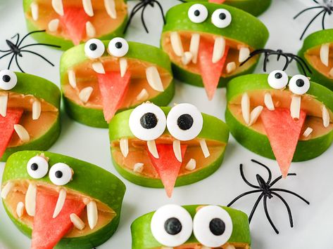 Apple Monsters 1 Apple Monsters, Snacks For Halloween, Gluten Free Halloween Treats, Monster Snacks, Gluten Free Halloween, Monster Treats, Halloween Apples, Hocus Pocus Party, Halloween Menu