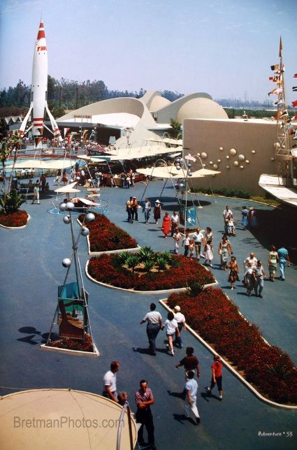 Vintage Disneyland - Tomorrowland Tomorrowland Disney, Disneyland Tomorrowland, Disneyland History, Disneyland Vintage, Tomorrow Land, Disneyland Secrets, Disney Imagineering, Disneyland Tips, Retro Disney