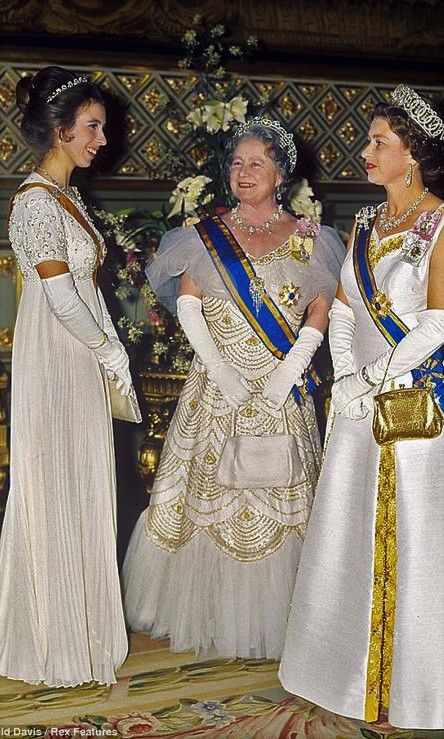 Princesa Anne, Elizabeth Queen, The Queen Mother, Queen Mum, English Royal Family, British Family, Hm The Queen, English Royalty, Royal Family England