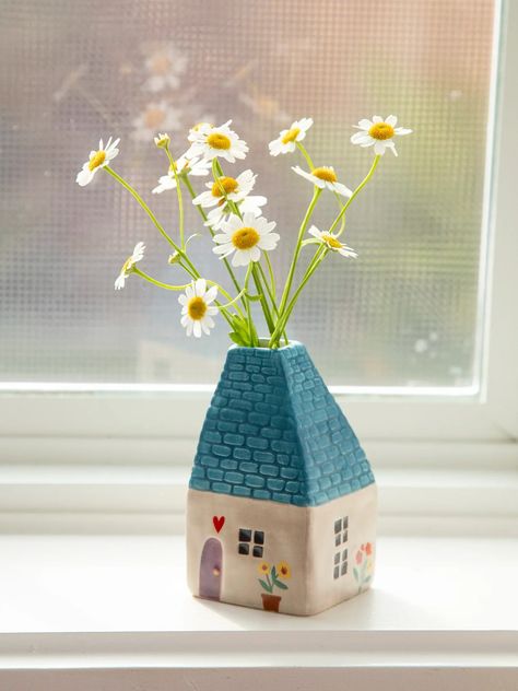 Cottage Bud Vase - Dark Turquoise – Natural Life Cutest Kitchen, Turquoise Cottage, Tiny Window, Flowers And Hearts, Air Dry Clay Projects, Small Shelf, Tanah Liat, Clay Vase, Pottery Crafts