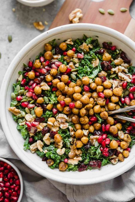 Roasted Chickpea Salad, Chickpea Salad Recipe, Roasted Chickpea, Fall Salad, Chickpea Salad Recipes, Autumn Salad, Fall Dinner Recipes, Salad In A Jar, Chickpea Recipes