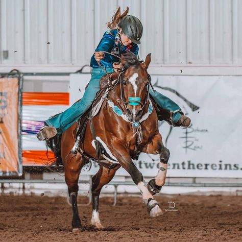 turn and burn baby 🤩 #barrelracersofinstagram #barrelracing #barrelhorse #barrelracer #barrelracers #horse #horseriding #horsesofinstagram #horseriding #quarterhorse #quarterhorsesofinstagram #betterbarrelraces #bbr #tracidavenportphotography #photo #photographer #western #punchy #filter @thrive_equine_cbd @flairstrips @mastersaddles @dazzlerocktack @_tdphoto_ Barrel Racing Horses Pictures, Barrel Racing Photos, Barrel Racing Photography, Western Horse Tack Turquoise, Equestrian Jumping, Western Show Shirts, Western Bedroom Decor, Western Bedroom, Horse Things