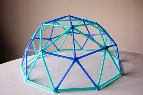 Bigib Designs +: Winter break activity: Build a geodesic dome from plastic straws for kids Toothpick Sculpture, Straw Sculpture, Geodesic Sphere, Winter Break Activities, Geodesic Dome Greenhouse, Conceptual Model Architecture, Dome Greenhouse, Geodesic Dome Homes, Dome Structure