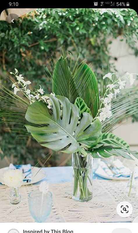 Tropisk Fest, Tropical Wedding Centerpieces, Greenery Wedding Centerpieces, Boho Surf, Tropical Birthday, Wedding Floral Centerpieces, Hawaiian Wedding, Tropical Party, Deco Floral