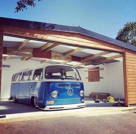 Vintage Garage Ideas, Bmw E30 Touring, Kombi Clipper, Garage Goals, Vw Ideas, Camping Usa, Volkswagen Van, Vintage Vw Bus, Vw Vans