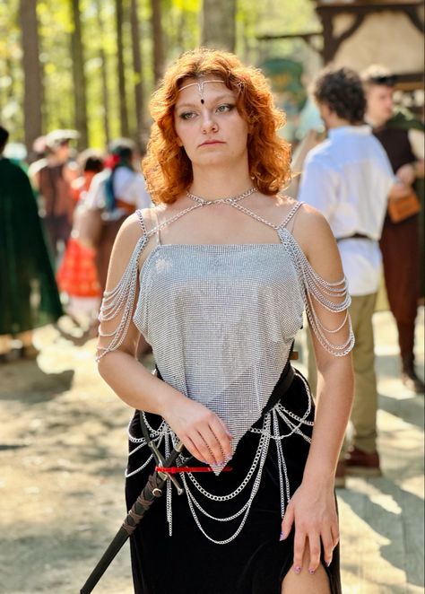 Photo by Alena
.
.
.
#knight #knightcore #joanofarc #renaissancefair #renaissancefaire #renfaire #renfair #renfairoutfit #renfaircostume #dnd #dungeonsanddragons #lordoftherings #costume #cosplay #halloweencostume Knight Costume Women, Female Knight Costume, Diy Knight Costume, Knight Photo, Fantasy Knight, Knight Costume, Female Knight, Costume Women, Joan Of Arc