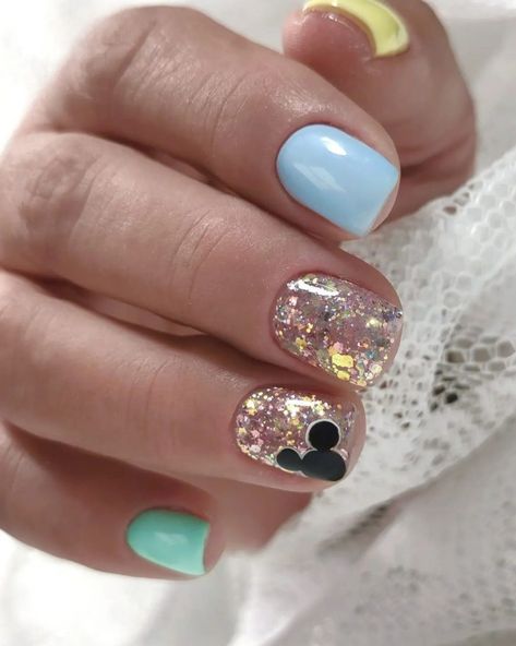 Disney Fall Nails 27 Ideas: A Magical Manicure Guide Walt Disney Nails, Disney Nails Glitter, Disney Nails Subtle, Winter Disney Nails, Purple Disney Nails, Disney Pedicure, Fall Disney Nails, Christmas Disney Nails, Classy Disney Nails