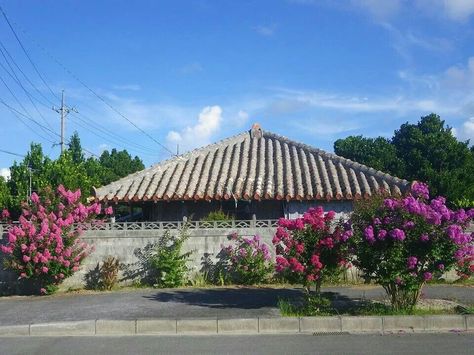 Okinawa house Okinawa House, Okinawa Island, Ryukyu Islands, Okinawa Japan, Beautiful Ocean, Beautiful Hotels, Okinawa, Paloma, Japan