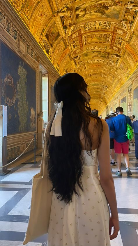 Italy Vatican, Vatican Museum Photo Ideas, Sistine Chapel Photo Ideas, Vatican Museum Outfit, Vatican Museum, Museum Outfit, Rome Photo, Italy Pictures, Twitter Header Aesthetic