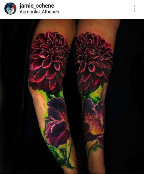 Flower tattoo by Jamie Schene Dahlia Flower Tattoos, Black Flowers Tattoo, Dahlia Tattoo, Beautiful Tattoos For Women, Floral Tattoos, Flower Tattoo Shoulder, Flower Tattoo Sleeve, 3d Tattoo, Sleeve Tattoos For Women