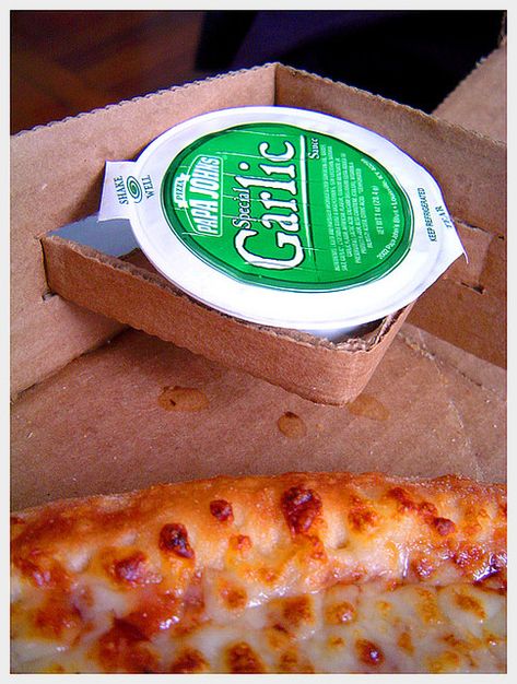 Papa Johns Garlic Sauce 1/4 – 1/2 stick Margarine 1/2 tablespoon Garlic Powder 1/4 teaspoon Salt Directions Melt butter in the microwave (about 30 seconds). Put in salt and garlic powder (to taste). Microwave for 5 seconds longer as the pizza get done or arrives from delivery. Papa Johns Garlic Sauce, Papa Johns Pizza, Papa John, Garlic Pizza, Garlic Sauce Recipe, Recipe Hacks, Papa Johns, Copykat Recipes, Garlic Butter Sauce