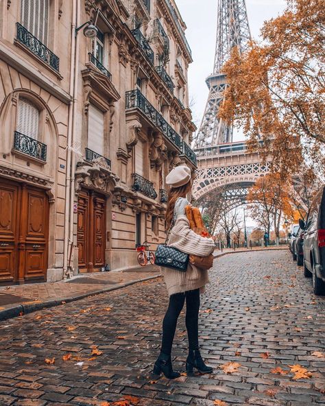 Lucia Tranou on Instagram: “When in Paris... grab some baguettes 🥖 and head to the nearest view of the Tour Eiffel 💫” Fall Paris Outfits, Parisian Fall Outfits, Classy Parisian Style, Fall Outfit Ideas For Women, Classic Fashion Pieces, French Inspired Fashion, Italy Travel Outfit, Skirt Images, Outfit Ideas For Women