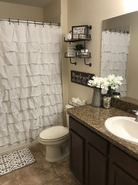 Brown Restroom Ideas, Brown Restroom Decor Ideas, Bathroom Set Up Ideas, Brown Bathroom Decor Ideas, Bathroom Theme, Girly Bathroom, Brown Bathroom Decor, Rent House, Farmhouse Bathroom Decor Ideas