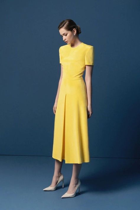 Work Clothes Inspiration, Breezy Outfit, Crepe Midi Dress, Yellow Midi Dress, Designer Pieces, Crepe Dress, Silk Crepe, Crepe Fabric, Stunning Dresses