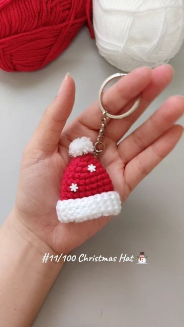 Crochet Christmas Key Chains, Christmas Crochet Keychain Pattern, Christmas Diy Crochet, Crochet For Christmas Gift Ideas, Christmas Crochet Gifts Free Patterns, Crochet Mini Ornaments, Cute Handmade Christmas Gifts, Simple Christmas Crochet, Handmade Christmas Gift Ideas Diy Crafts